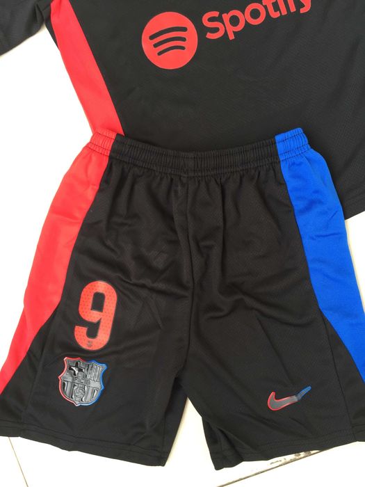 Komplety koszulek dla dzieci FCB Lewandowski mecze wyjazdowe R.26