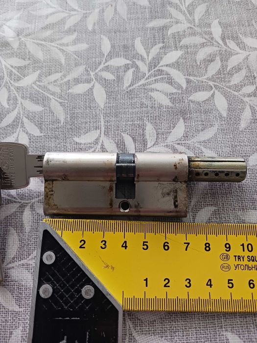 2 Canhões de fechadura com duas chaves cada