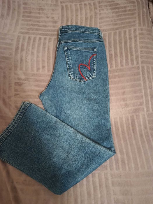 Прямі жіночі джинси