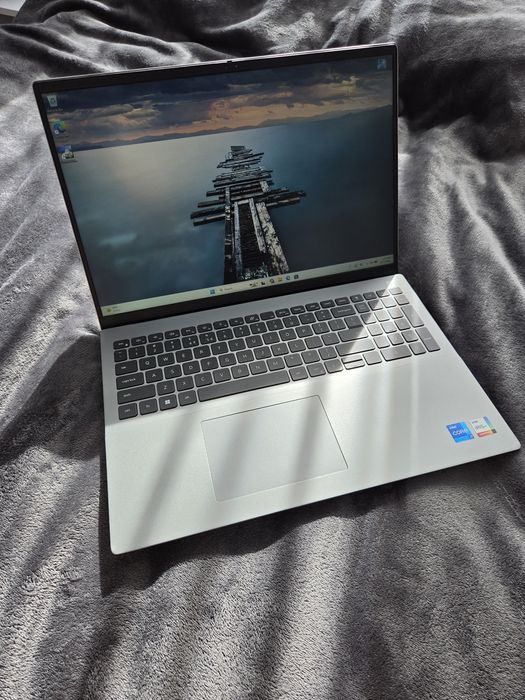 Dell Vostro 16 5620 - i7-1260P / 16 GB / 512 GB SSD / Windows 11 Pro