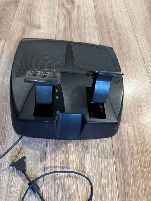 Кермо Logitech MOMO Racing 
Тільки по предоплаті