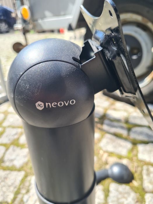 Stojak do monitora neovo