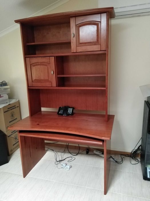 Estante em madeira maciça de pinho mel