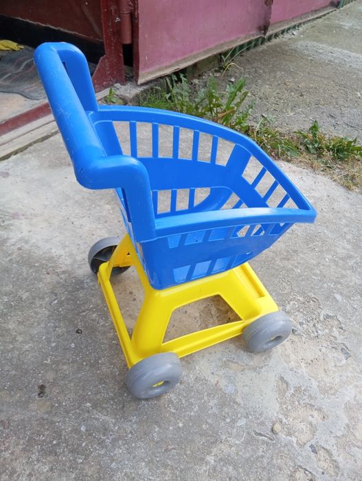 Продаю самокати і дитячий кошик( візочок).