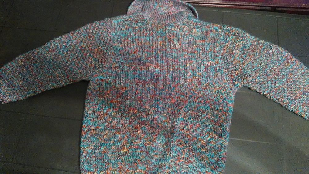 Свитер женский. Чистая шерсть. Новый. Ручная работа.