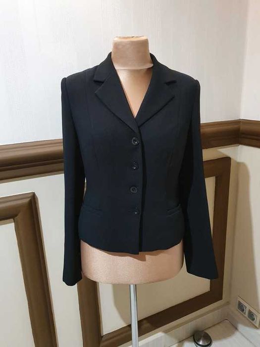 Elegancka czarna marynarka