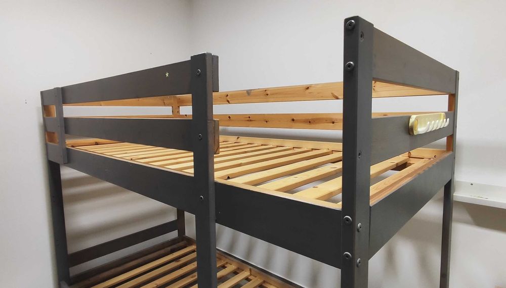 Beliche IKEA com 2 colchões