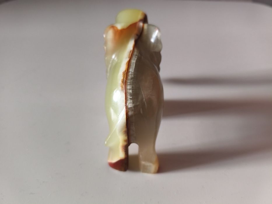 Wazon i figurka słonia z onyksu pakistańskiego