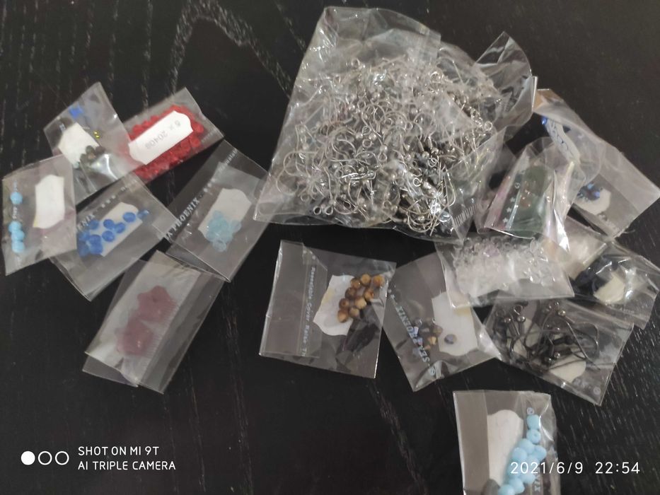 Acessórios brincos,fios,etc