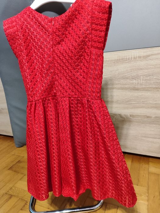 Czerwona sukienka 110/116