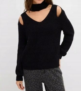 B.P.C sweter czarny z wycięciami r.36/38