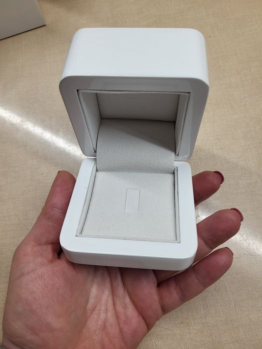 Коробочка для весільних обручок