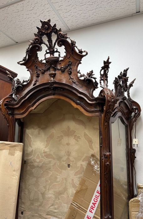 Oratório D. José em pau-santo entalhado