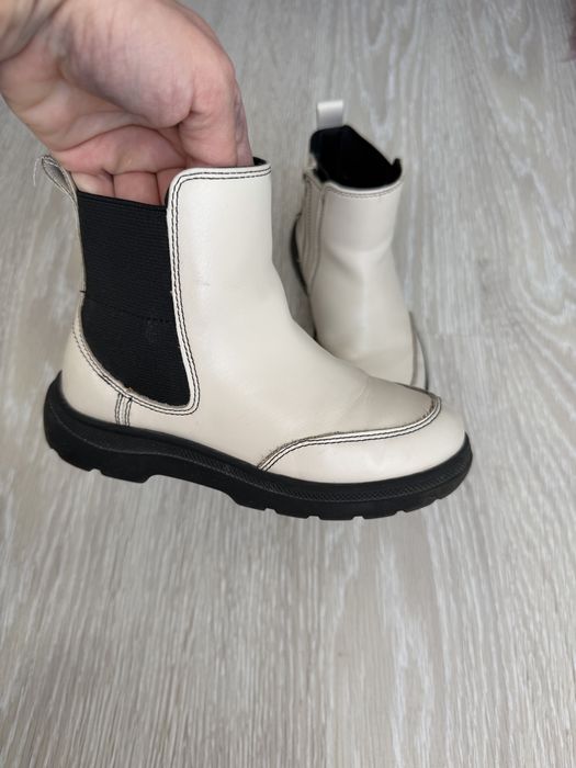 продам чобітки для дівчинки фірми ZARA
