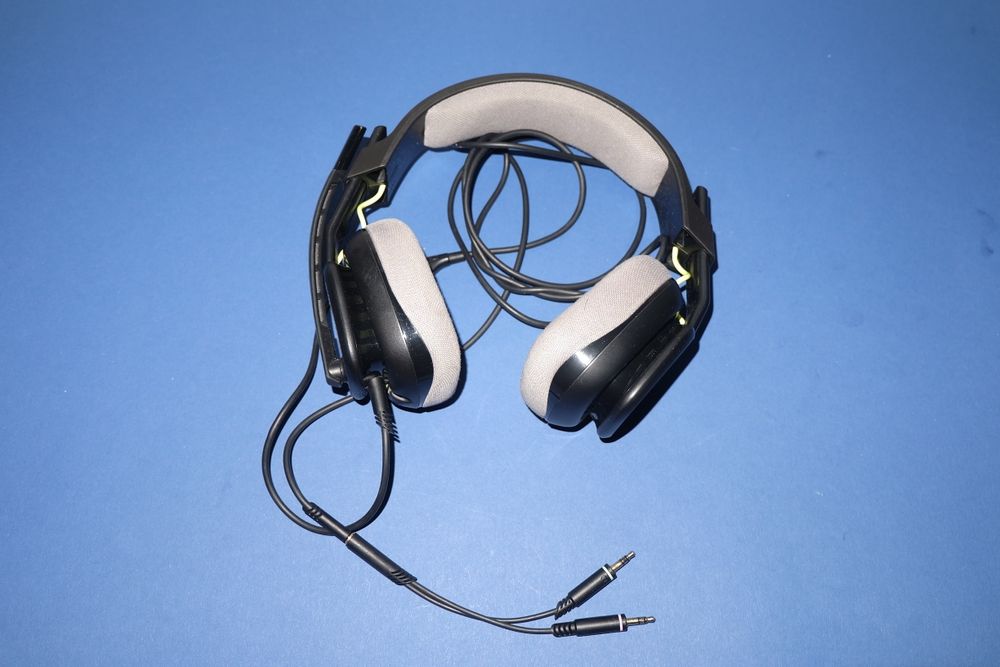 Геймерские наушники astro gaming a10 с микрофоном.