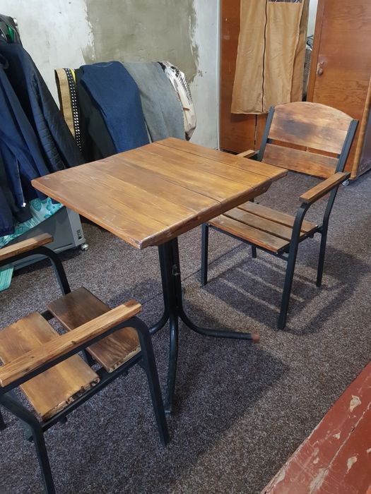 Продам дерев'яні столи та стільці