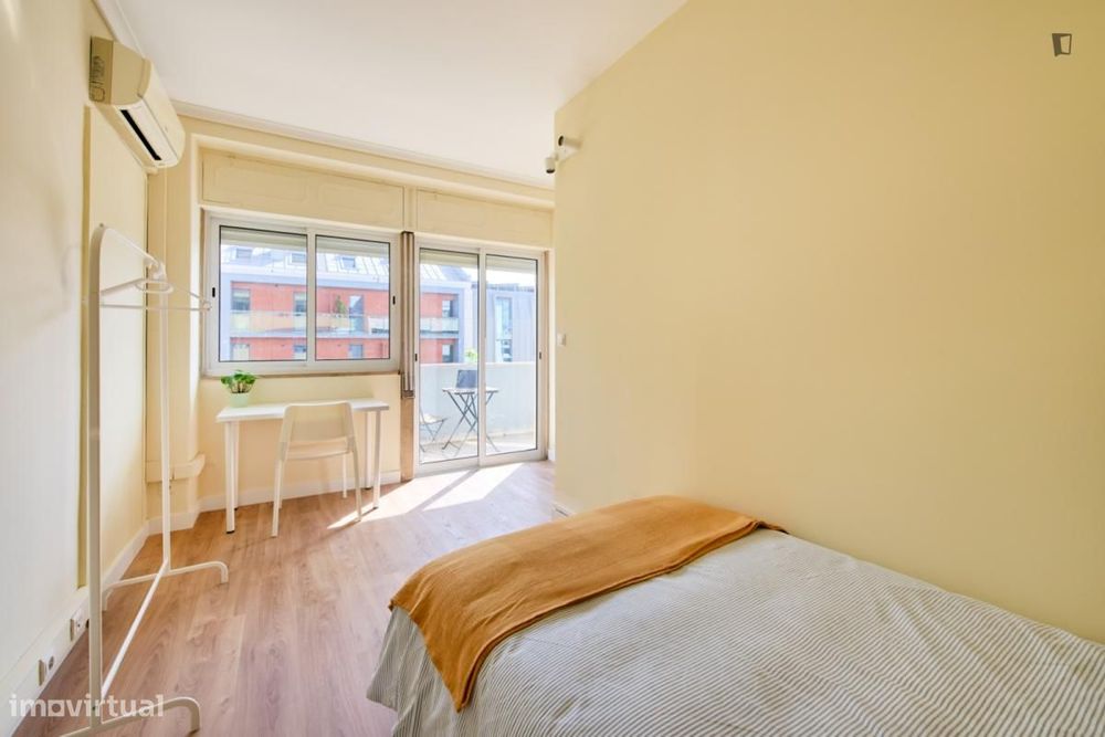 Quarto - localizado em Picoas Lisbon