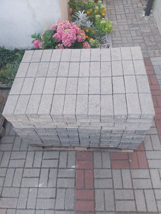 Kostka Brukowa oraz krawężniki