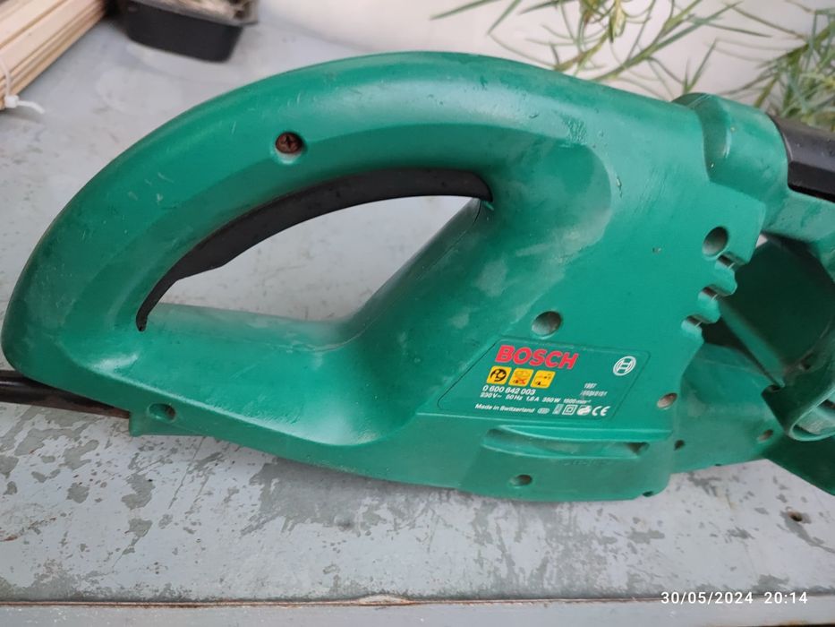 Corta-sebes eletrico Bosh