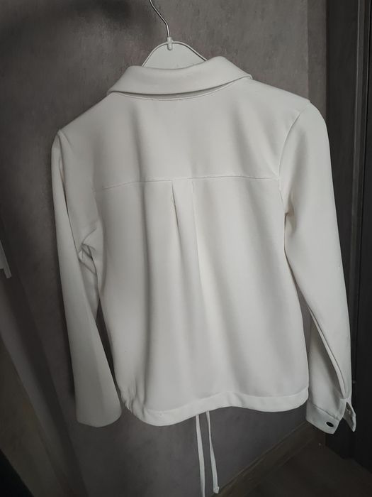 Сучасна підліткова біла сорочка