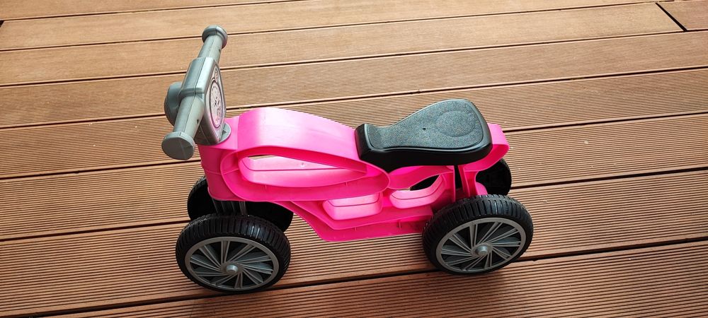 Bicicleta e carro de criança