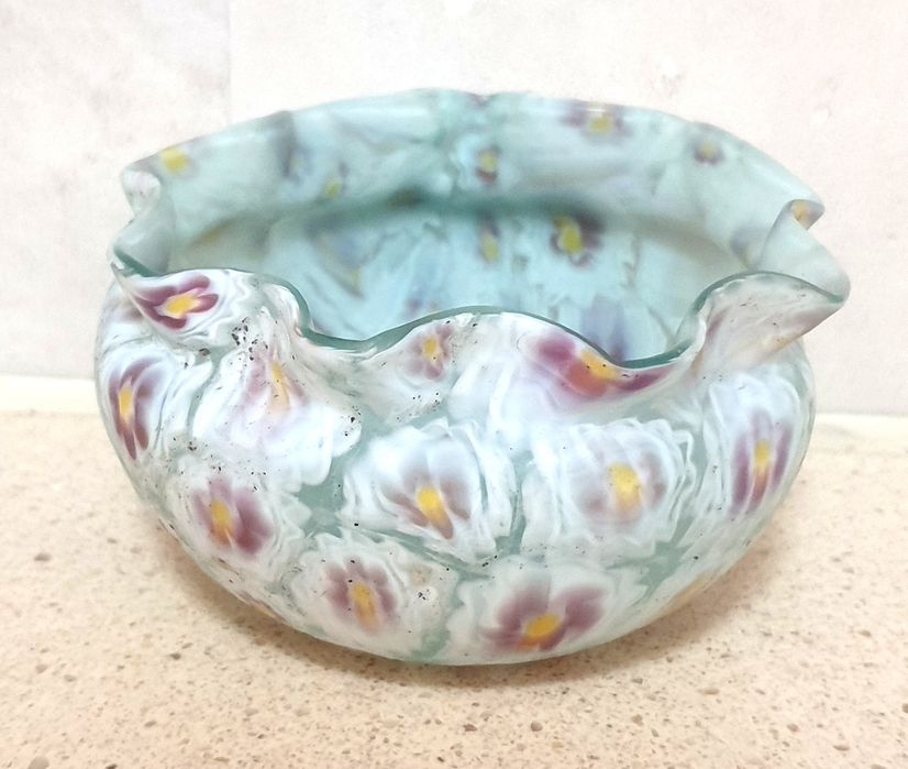 Lindissima antiga taça Millefiori em vidro Murano