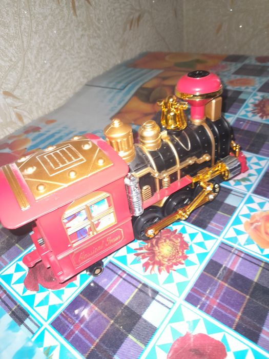 Игрушечный паровозик