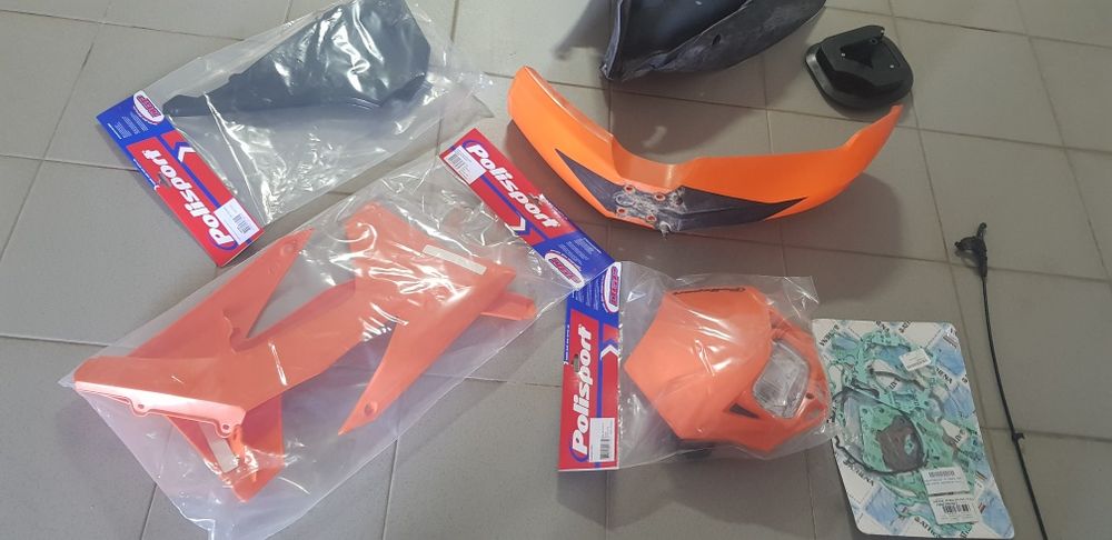 Diverso material  KTM