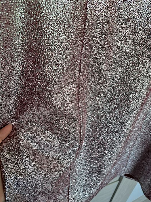 Sukienka z błyszcząca nitką