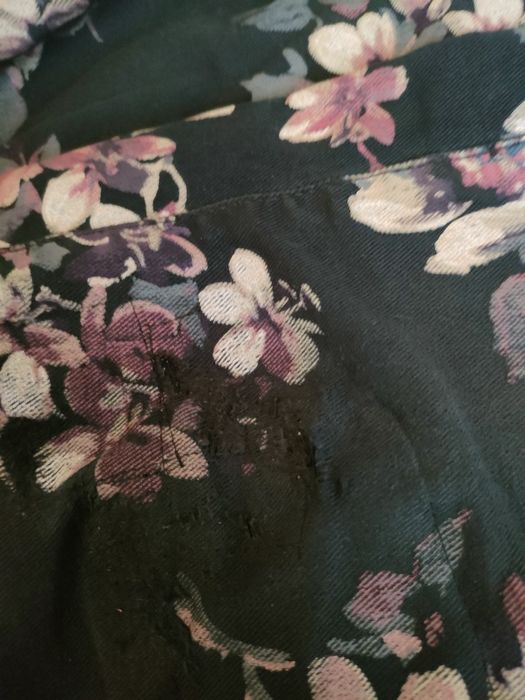 Spodnie jeans w motyw kwiatowy,super na wiosnę i lato.