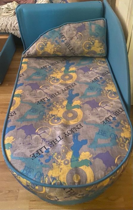 Диван софа, на одне спальне місце