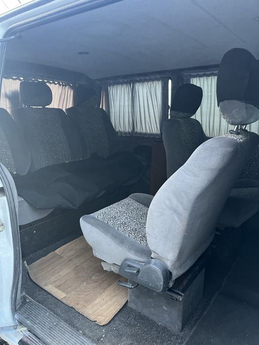 Грузоперевозка пасажиров бусом с прицепом. Перевозка лежащих людей