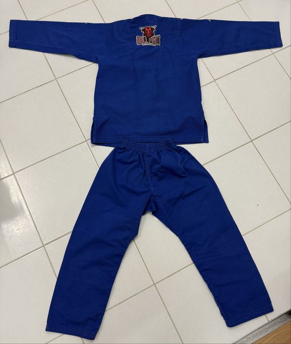 Kimono de BJJ de criança, tamanho M4, azul, marca Bull Fight.