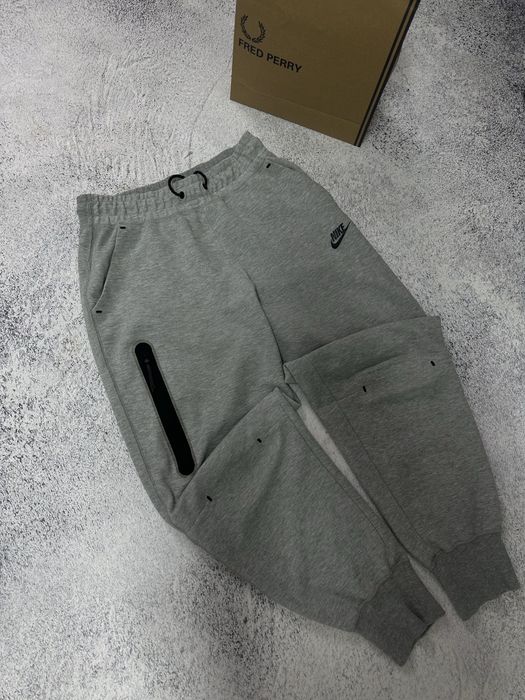 Сірі Штани Nike Tech Fleece S
