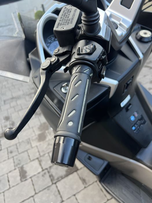 Максі скутер Kawasaki J300