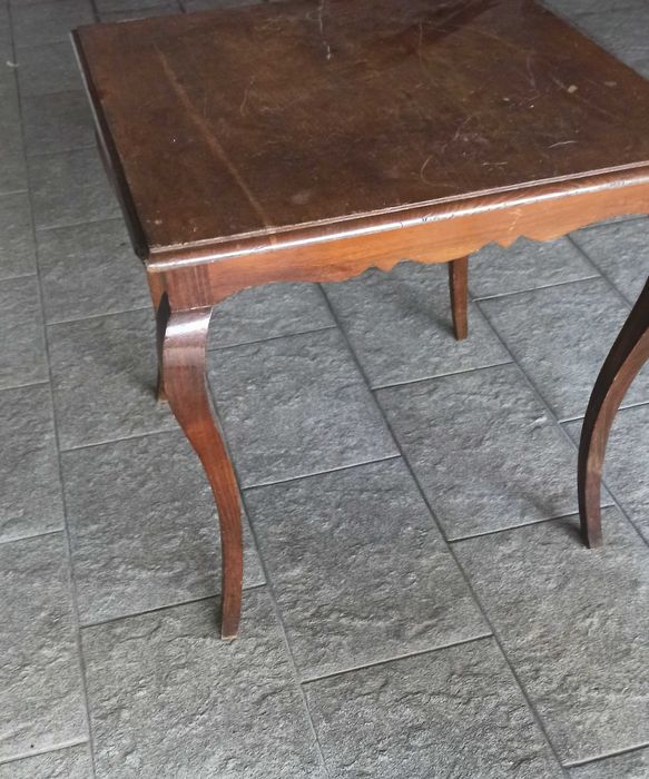 Pequena mesa vintage estilo Luís XIV