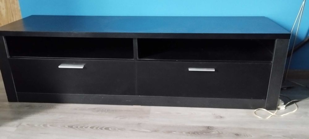 Armário TV de cor preta , praticamente novo de 1,60 cm