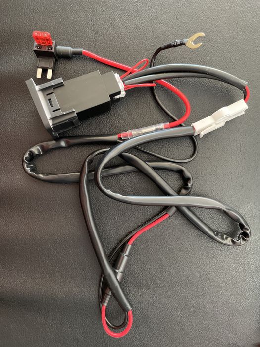 carregador USB duplo (USB-A e USB-C)