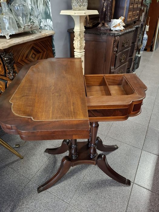 Mesa de Jogo Clássica. Oferecemos a entrega na zona de Lisboa.