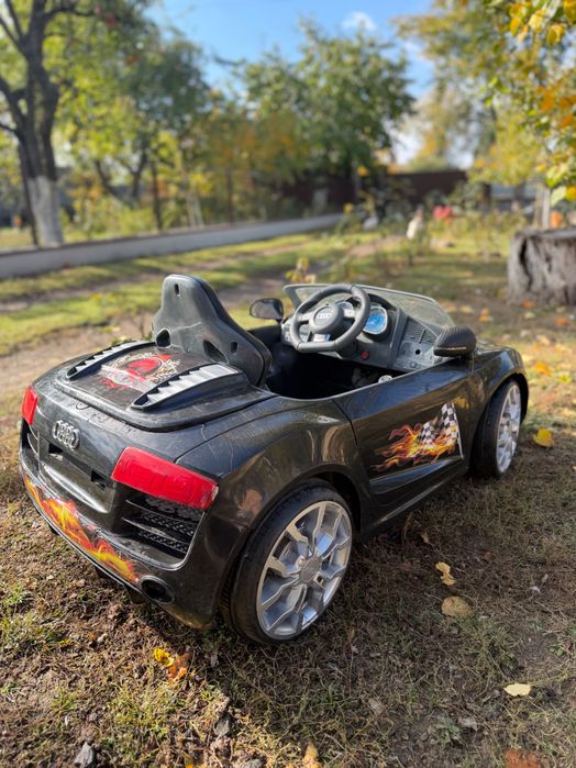 Дитячий електро автомобіль Audi R8
