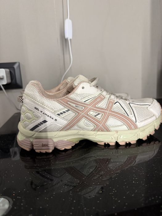 Жіночі кросівки asics