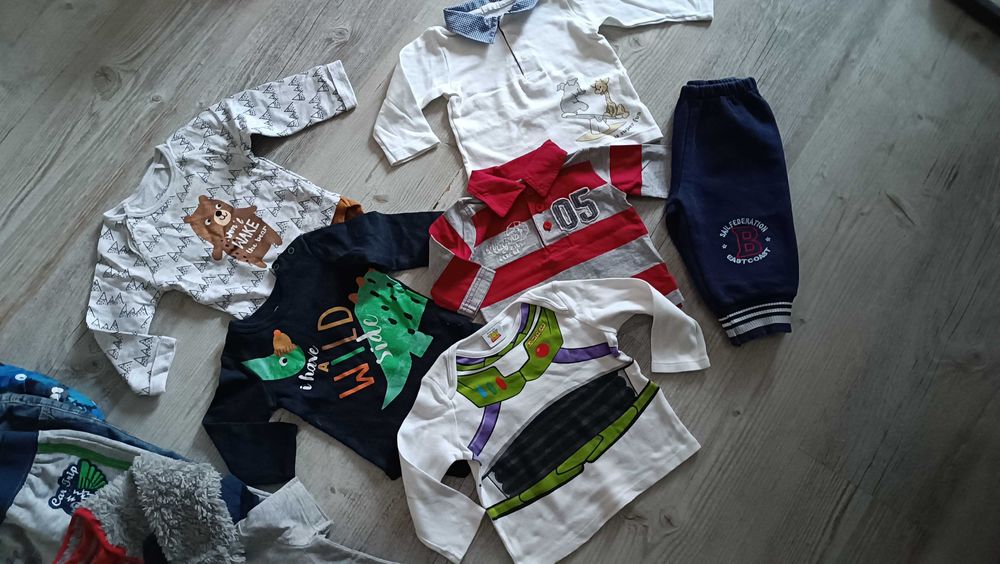 Zestaw ubranek dla chłopca  bezrękawnik bluza body koszulki spodnie 74