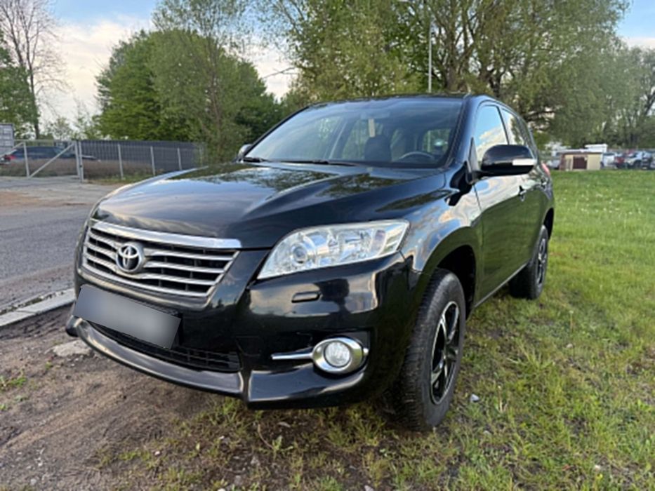 Toyota RAV4 Toyota RAV4 zadbana, wszechstronna i gotowa na wszelkie trasy