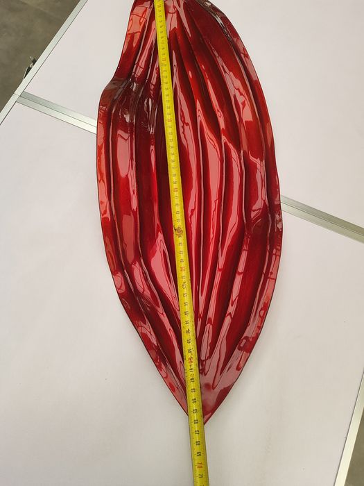 Peça decorativa em vidro cor vermelha