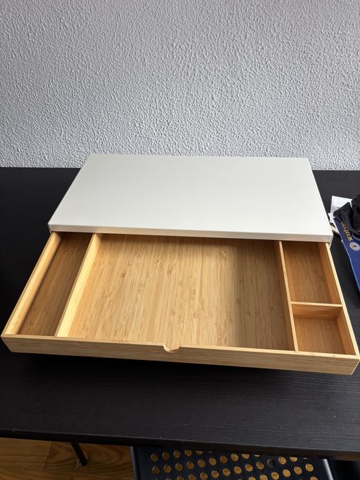 Mesinha de apoio para monitor