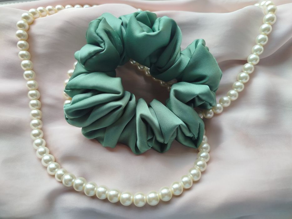 Gumka scrunchie satyna jedwabna Armani szałwia