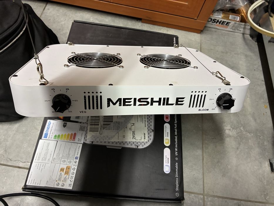 Lampa Grow Box do uprawy roslin 200wat