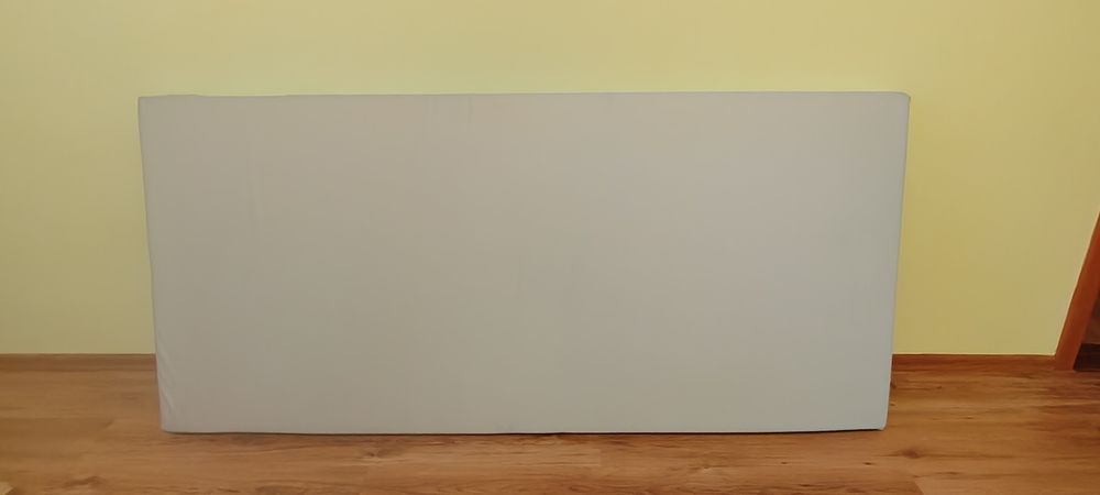 Materac piankowy rehabilitacyjny.