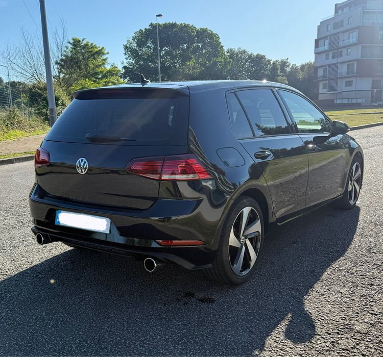Volkswagen Golf 7,5        1.6 TDi 115cv (Look GTi)