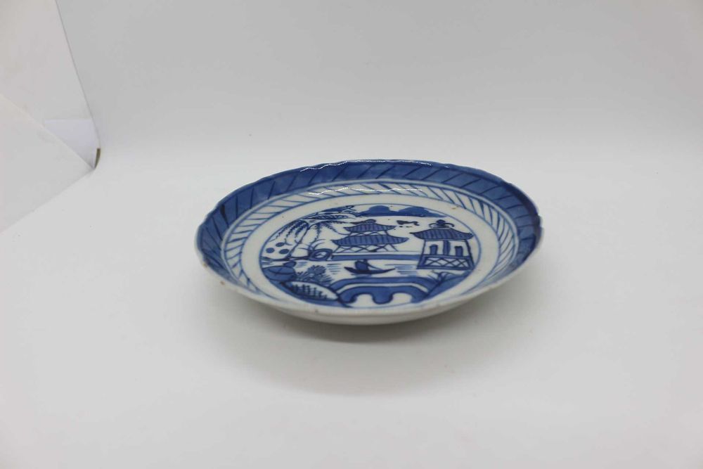 Prato recortado 14 cm em porcelana Chinesa Cantão XIX